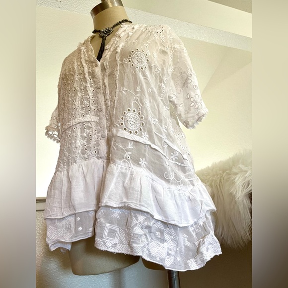 Johnny Was Tops - Like NEW!! XS White Eyelet Oversized Johnny Was Top